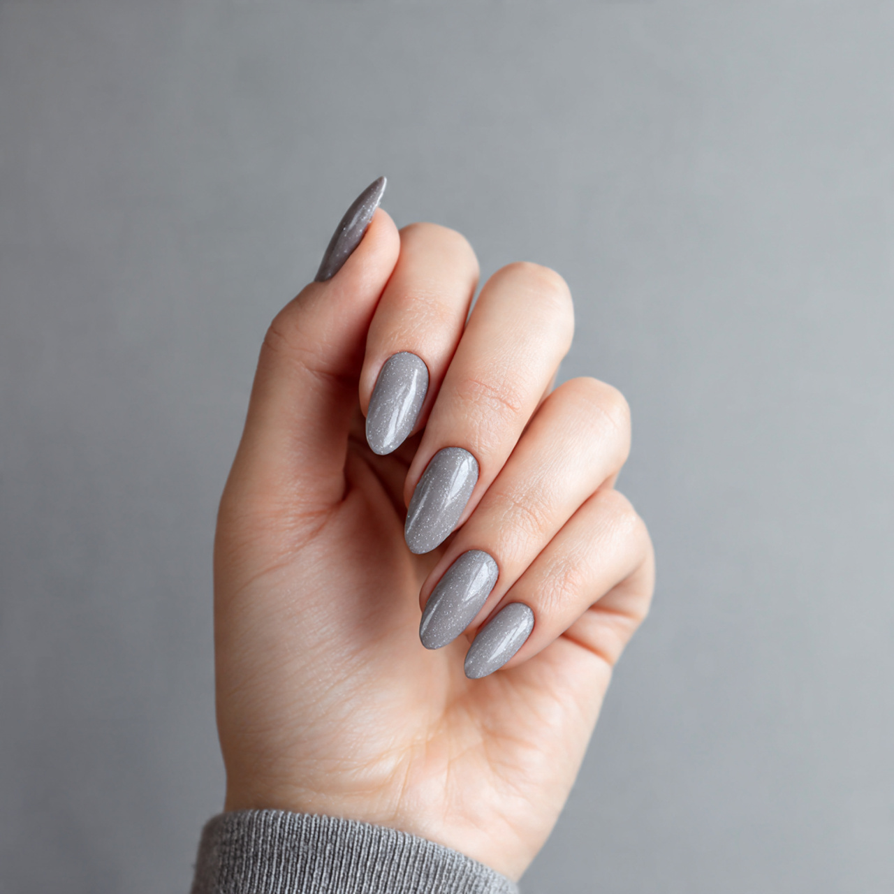 Winter Nails That Feel Cozy, Soft & Beautiful 7 Soft Grey Silence nails